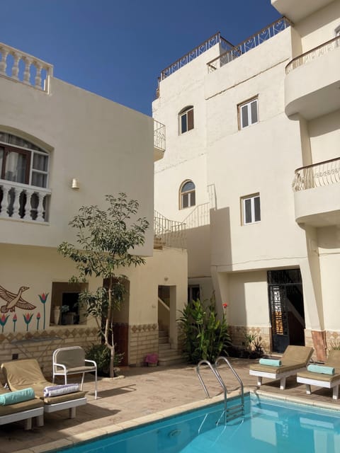 Memnon Apartments 