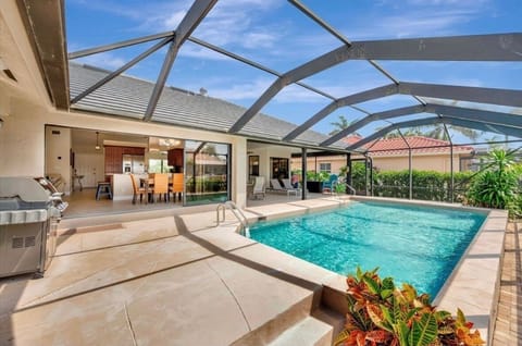 South facing saltwater, pool over sized patio covered lanai, all day sunshine.