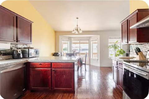 Full Kitchen complete appliances