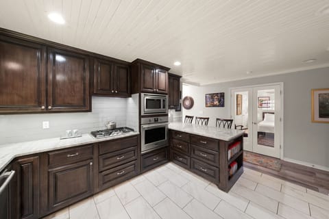 Kitchen | Fully Equipped | Cooking Basics | Coffee Maker | Blender