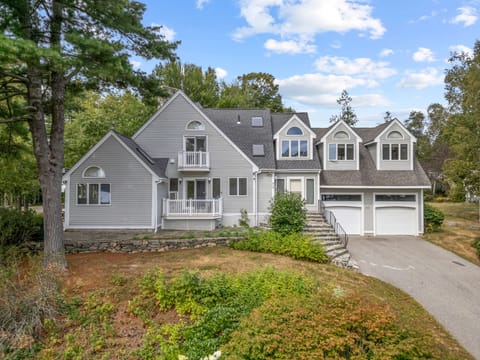 Beautiful front view of the house.