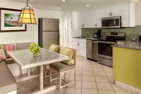 Kitchen (configuration may vary)