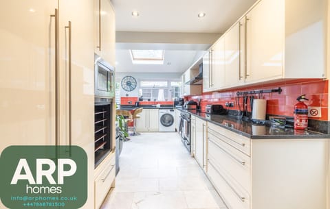 Modern kitchen design blending style, convenience, and culinary inspiration.