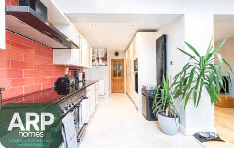 Modern kitchen design blending style, convenience, and culinary inspiration.