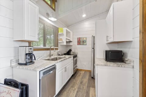 5bfd5d64-16ca-4682-89e0-52fea9c7b04c