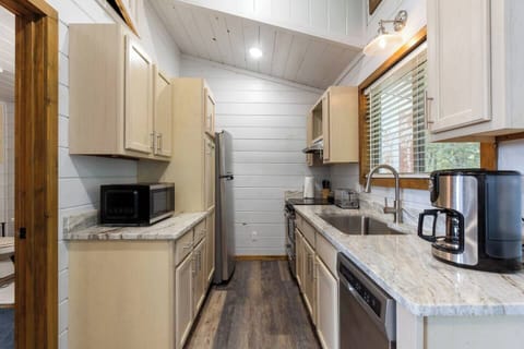 8f6f8abe-5360-4cbf-a0b3-e0e329c3f4f5