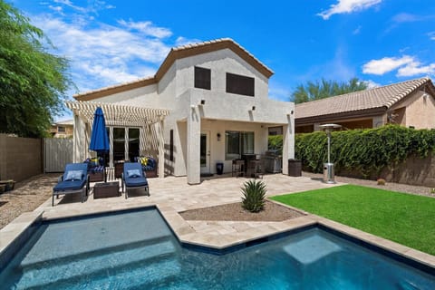 Oasis Backyard, Plunge Pool w/ shallow Beach, BBQ, Pergola Patio w/ fire table