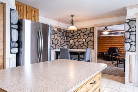 Unit 1: Dining table with 2 chairs