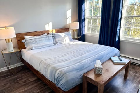 Bedroom 1 w/ King Size Bed