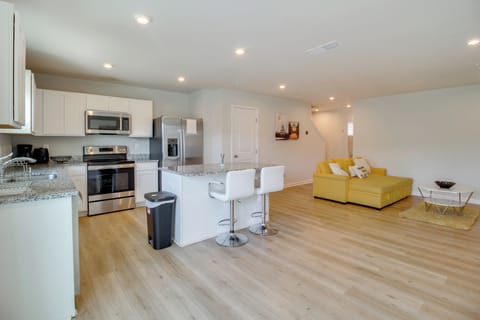 Kitchen | Breakfast Bar | 1st Floor |  Cooking Basics | Dishwasher