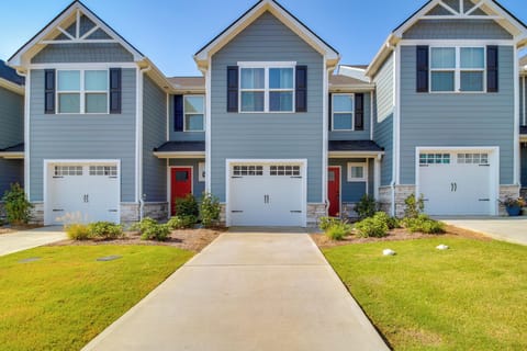 Cartersville Vacation Rental | 2BR | 2.5BA | 900 Sq Ft | Stairs Required