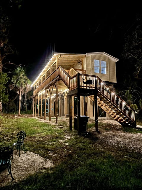 Have a Breezy Banyan Night!