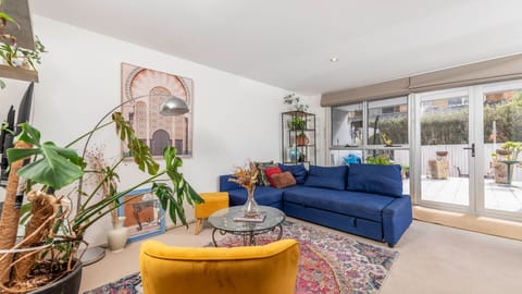Unwind in style with greenery and homely décor