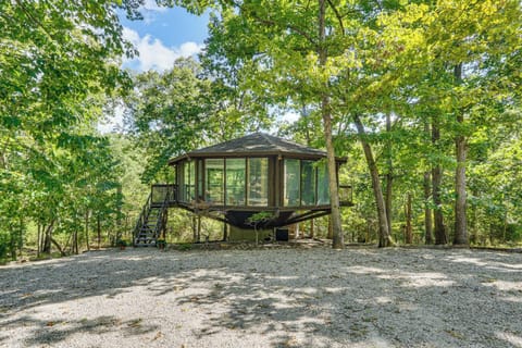 Lake Ozark Vacation Rental | 1BR | 1BA | 660 Sq Ft | Stairs to Enter