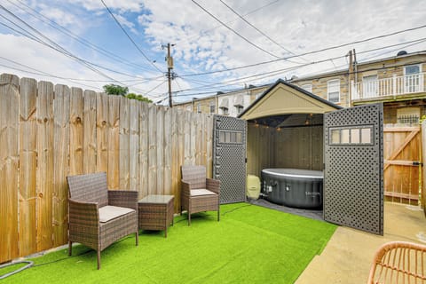 Baltimore Vacation Rental | 2BR | 2.5BA | 1,092 Sq Ft | Stairs Required
