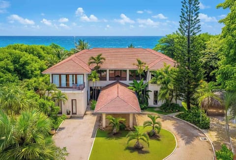 Stunning 2-Story, 6BR Beachfront Villa in Exclusive Orchid Bay, Cabrera—Private Pool, Jacuzzi & Daily Cleaning Included.