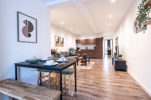 Open-plan living and dining space with seating for 4 guests.
