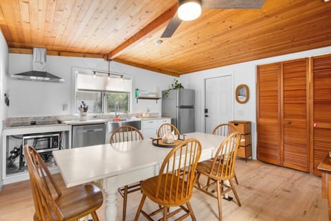 Dining - Coastal Cottage