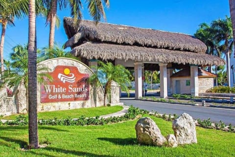 White Sand Gold & Beach Resort 
Gated Residential Community 
24/7 Security  
