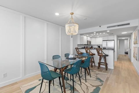 Dining and eat-in bar seating