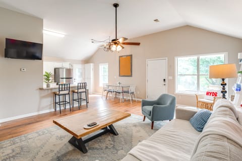 Home Interior | Central Heating & A/C | Free WiFi