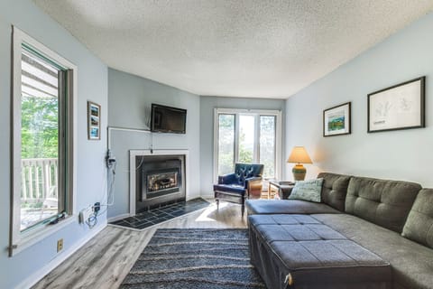 Warren Vacation Rental | 2BR | 2BA | 900 Sq Ft | Stairs Required