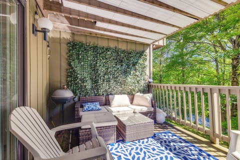 Deck | 2-Story Condo | Self Check-In