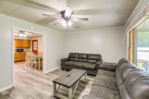 Damascus Vacation Rental | 3BR | 1BA | 5 Steps to Enter | 1,300 Sq Ft