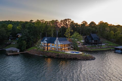 Behold, an architectural gem nestled in nature's embrace! Our grand waterfront home offers a blend of sophistication and natural beauty. From its impressive design to its serene surroundings, every detail promises an extraordinary stay!