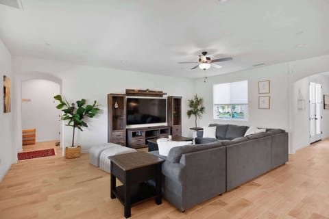 Spacious living room with Smart TV