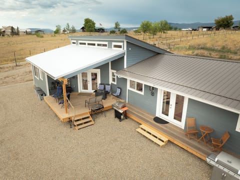 Unite B with private entry in the front and back.