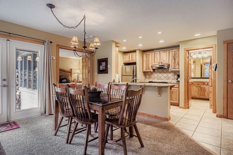 22280 US HWY 6 - Web Quality - 008 - 09 Kitchen