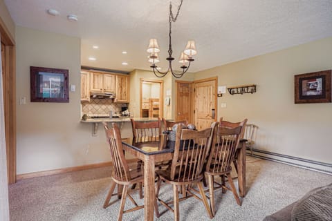 22280 US HWY 6 - Web Quality - 009 - 10 Breakfast Area