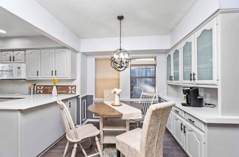 A cheerful space to share meals