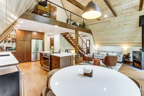 Kitchen | Main Level