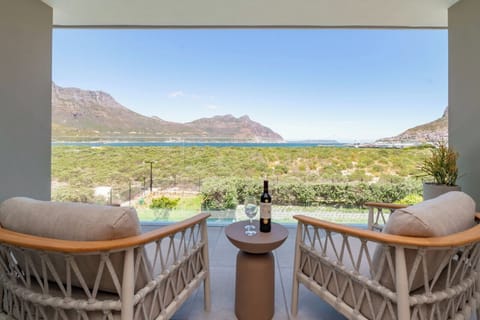 Beach House Coastal Studio with Pool, Hout Bay (33642)