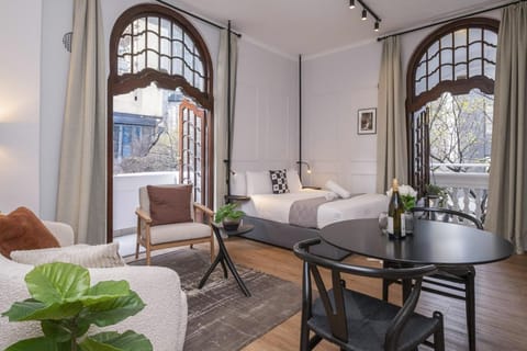 Venice House 1st Floor Apartment with Balcony (28810)