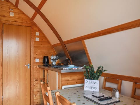 Open plan living space | Shepherd’s Rest - Lower Larkworthy Farm, Holsworthy