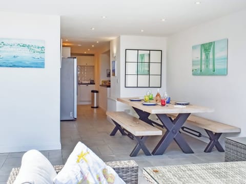 Sitting-out-area | Magdala Garden, Salcombe