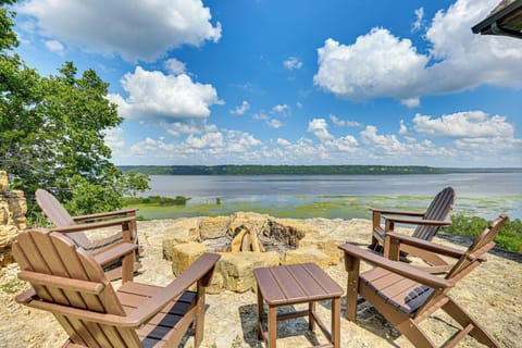 Dubuque Vacation Rental | 4BR | 3BA | 3,500 Sq Ft | Stairs Required