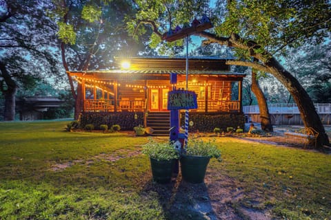 Hamilton Vacation Rental | 2BR + Loft | 1BA | 6 Steps to Enter | 1,300 Sq Ft