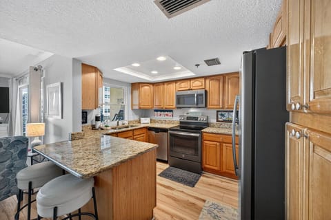 Fully equipped kitchen w/ granite counters & island, great for cooking & gathering.