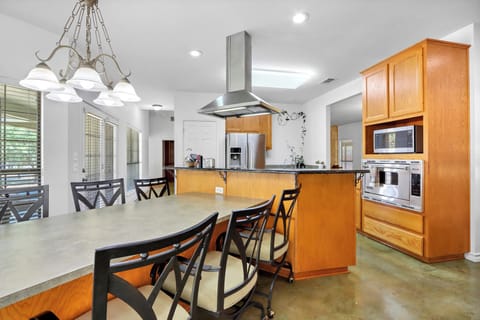 Alternate view of island seating