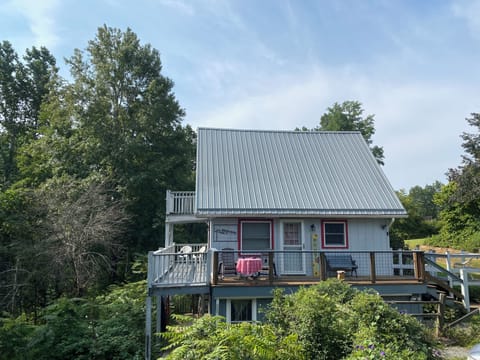 Crow's Nest Chalet in McMillan Hidden Valley