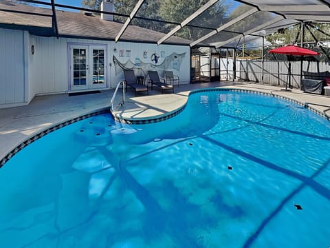 Exterior - Pool