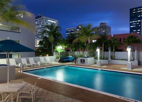 Unwind after dark with glowing waters and city lights.
