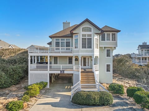 PI36: Palm Pines | Front Exterior
