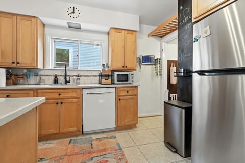 Indoors, Kitchen, Home Decor, Appliance, Microwave