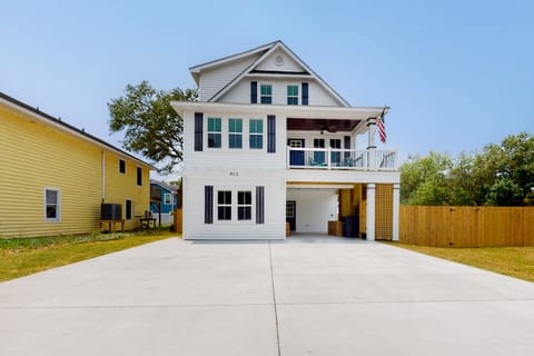 KDN0821: Coastal Unwind | Front Exterior