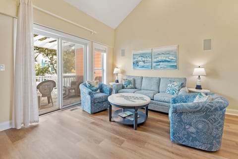BB308B: Carless Whisper | Living Area